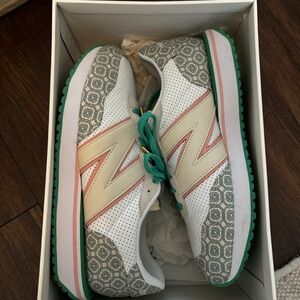 New Balance 327 Casablanca